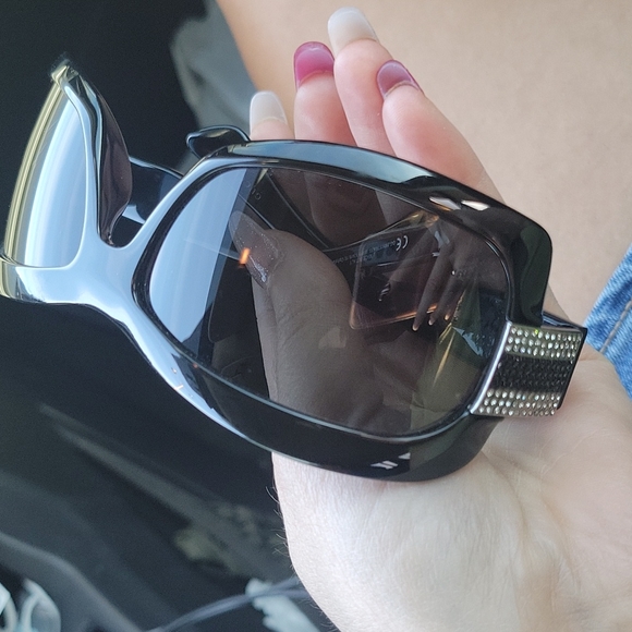 Gucci sunglasses 👓 - Picture 5 of 10